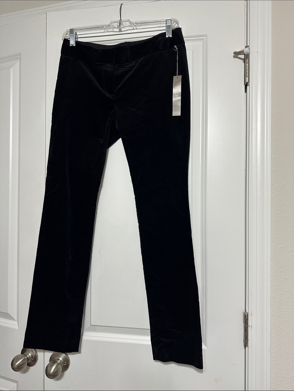 NWT Sz 2P LOFT black velvet slim pants feature a design tailored to fit smooth.